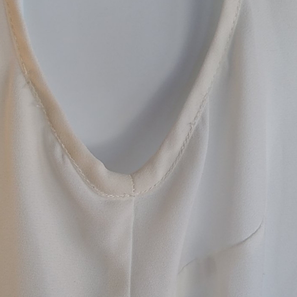 DR2 white A symmetrical V Basic Career Small Tank - Picture 6 of 7